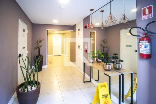 Hall de entrada de apartamento à venda com 2 quartos, 42m² em Jardim Santa Emilia, São Paulo