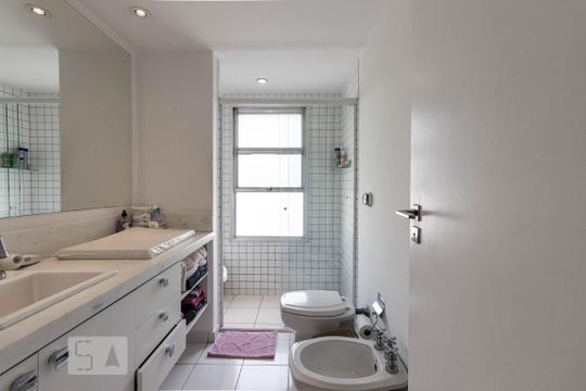 Banheiro da Suíte 1 de apartamento à venda com 4 quartos, 268m² em Itaim Bibi, São Paulo