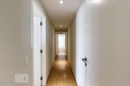 Corredor quartos de apartamento à venda com 4 quartos, 268m² em Itaim Bibi, São Paulo