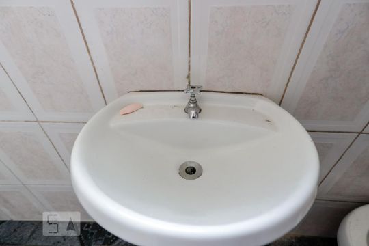 Banheiro de casa para alugar com 1 quarto, 84m² em Vila Isolina Mazzei, São Paulo