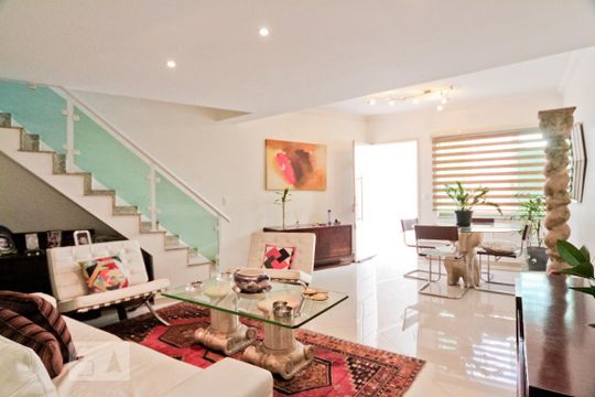 Casa de Condomínio à venda com 3 quartos, 201m² em Chora Menino, São Paulo