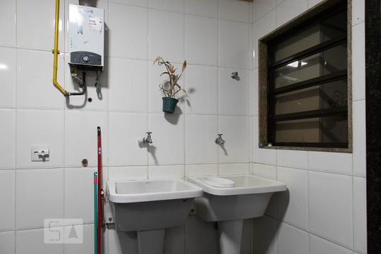 Área de serviço de casa de condomínio à venda com 5 quartos, 836m² em Barra da Tijuca, Rio de Janeiro