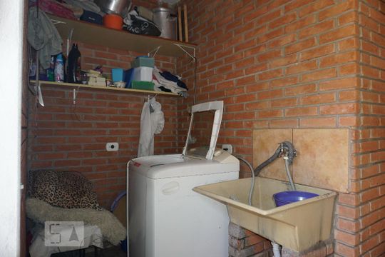 Lavanderia de casa à venda com 4 quartos, 220m² em Parque Artur Alvim, São Paulo