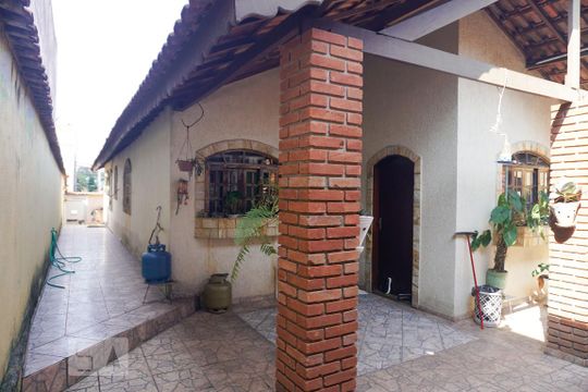 Quintal de casa à venda com 4 quartos, 220m² em Parque Artur Alvim, São Paulo
