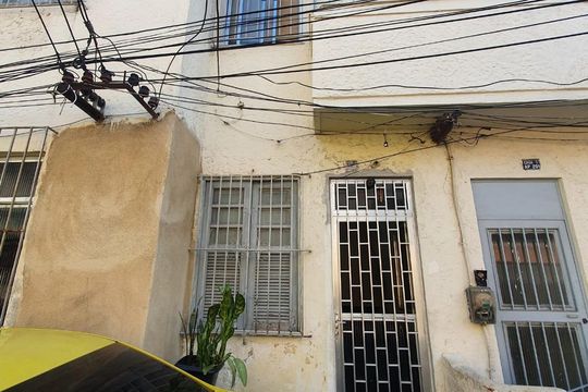 Fachada de casa à venda com 3 quartos, 50m² em Benfica, Rio de Janeiro