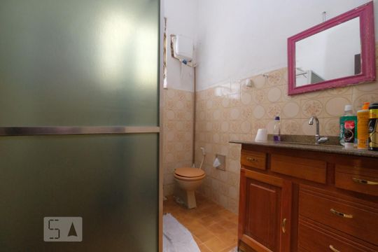 Banheiro de casa à venda com 3 quartos, 50m² em Benfica, Rio de Janeiro