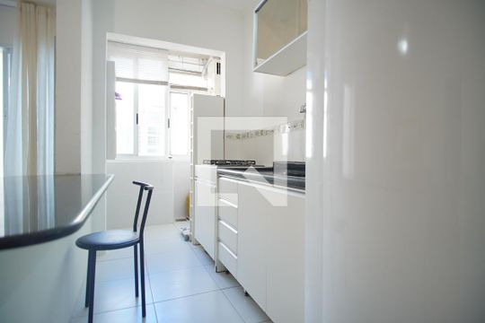 Cozinha de apartamento à venda com 1 quarto, 41m² em São João, Porto Alegre
