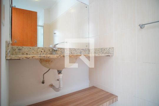 Banheiro da Suíte de apartamento à venda com 1 quarto, 41m² em São João, Porto Alegre