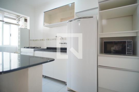 Cozinha de apartamento à venda com 1 quarto, 41m² em São João, Porto Alegre