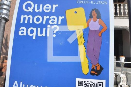 Placa instalada de casa para alugar com 3 quartos, 330m² em Praça Seca, Rio de Janeiro