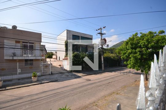 Vista da Sala de casa para alugar com 3 quartos, 330m² em Praça Seca, Rio de Janeiro