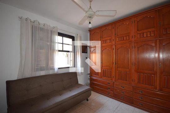 Quarto 3 de casa para alugar com 3 quartos, 330m² em Praça Seca, Rio de Janeiro