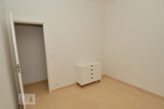 Quarto 1 de apartamento para alugar com 2 quartos, 70m² em Copacabana, Rio de Janeiro