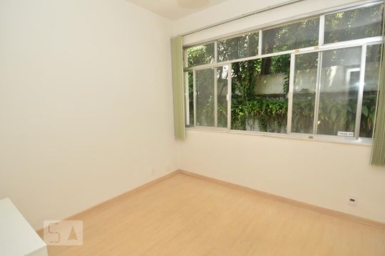 Quarto 1 de apartamento para alugar com 2 quartos, 70m² em Copacabana, Rio de Janeiro
