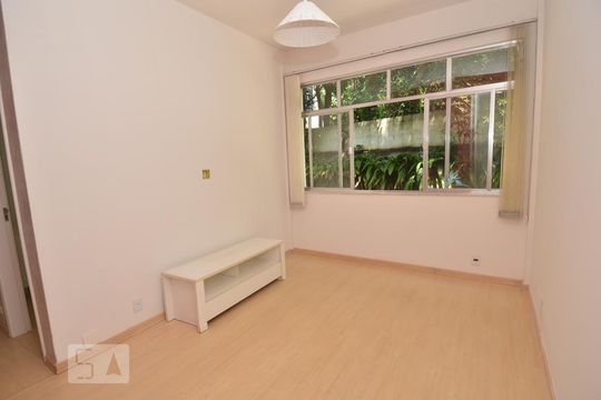 Sala de apartamento para alugar com 2 quartos, 70m² em Copacabana, Rio de Janeiro