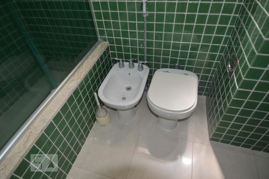 Banheiro 1 de apartamento para alugar com 2 quartos, 70m² em Copacabana, Rio de Janeiro