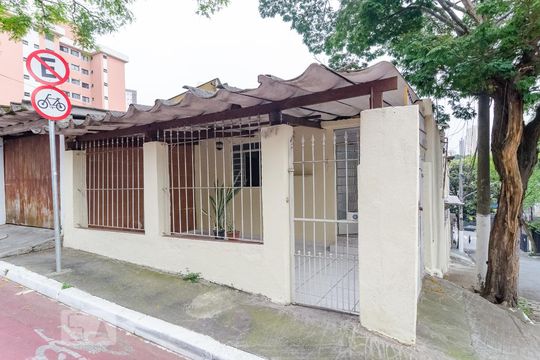 Fachada de casa para alugar com 2 quartos, 120m² em São Judas, São Paulo