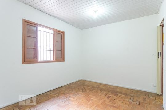 Quarto 1 de casa para alugar com 2 quartos, 120m² em São Judas, São Paulo