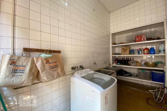 Área de Serviço de casa à venda com 4 quartos, 544m² em Jardim Guedala, São Paulo