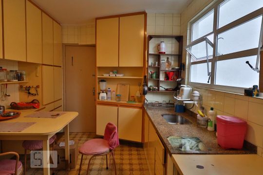 Cozinha de apartamento para alugar com 3 quartos, 105m² em Cerqueira César, São Paulo
