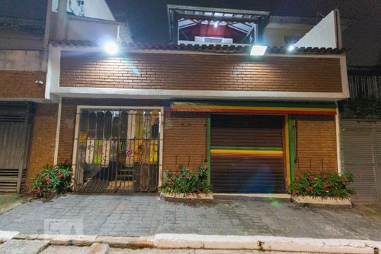 Fachada de casa à venda com 3 quartos, 249m² em Vila Dalila, São Paulo