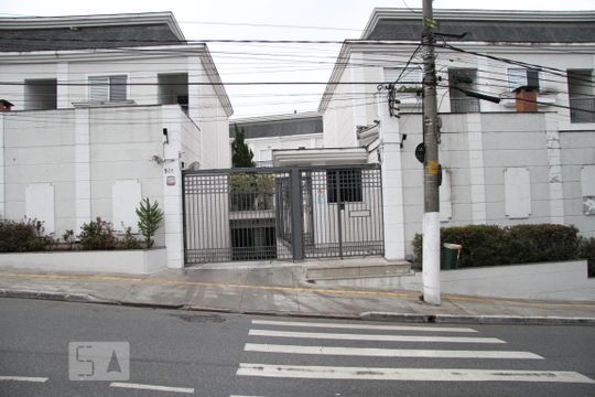 Fachada de casa à venda com 3 quartos, 250m² em Jardim Avelino, São Paulo