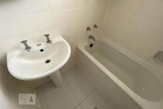 Banheiro de apartamento à venda com 3 quartos, 96m² em Copacabana, Rio de Janeiro