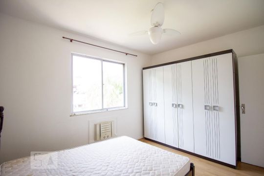 Quarto 1 de apartamento para alugar com 3 quartos, 73m² em Pechincha, Rio de Janeiro