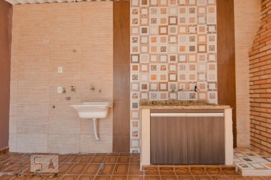 Área de Serviço de casa para alugar com 3 quartos, 320m² em Jardim Santa Mena, Guarulhos