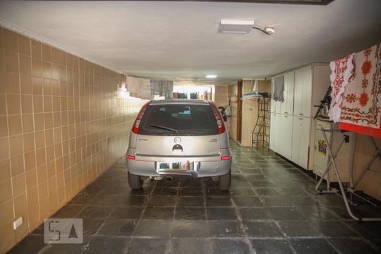 Garagem de casa à venda com 3 quartos, 221m² em Osvaldo Cruz, São Caetano do Sul