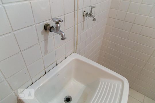 Área de serviço - Torneiras de apartamento para alugar com 1 quarto, 42m² em Mirandópolis, São Paulo