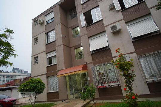 Fachada do bloco de apartamento para alugar com 2 quartos, 55m² em Jardim Itu-sabará, Porto Alegre