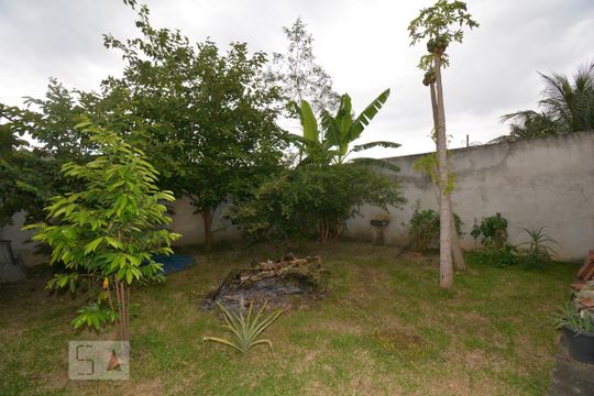 Quintal de casa à venda com 3 quartos, 300m² em Irajá, Rio de Janeiro