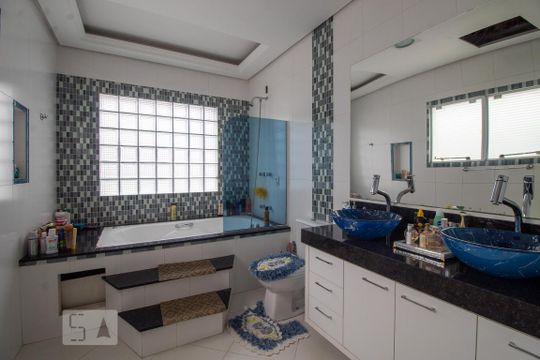 Banheiro da Suíte 1 de casa de condomínio à venda com 3 quartos, 240m² em Jardim Leopoldina, Porto Alegre