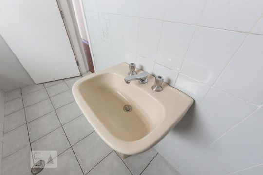 Banheiro 1 de casa à venda com 3 quartos, 140m² em Jardim Santo Elias, São Paulo