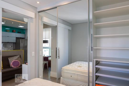 Quarto de kitnet/studio para alugar com 1 quarto, 35m² em Água Branca, São Paulo