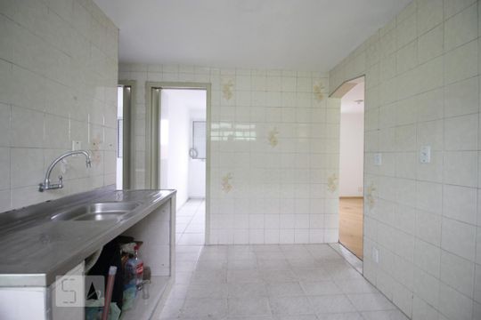 Cozinha de apartamento para alugar com 2 quartos, 60m² em Conjunto Residencial José Bonifácio, São Paulo