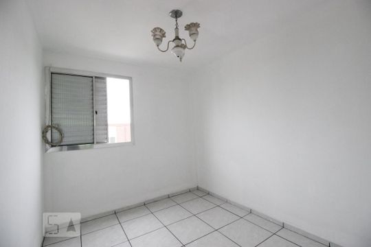 Quarto 1 de apartamento para alugar com 2 quartos, 60m² em Conjunto Residencial José Bonifácio, São Paulo