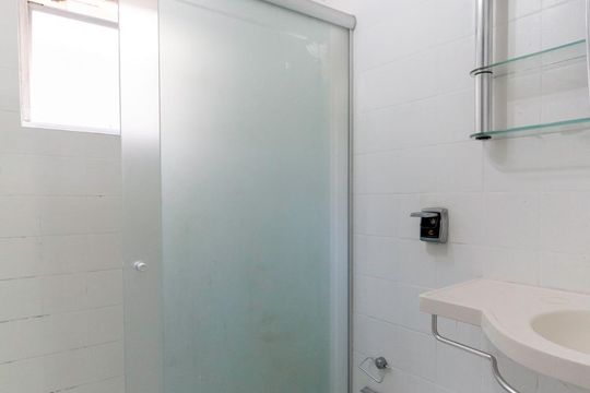 Banheiro de apartamento à venda com 1 quarto, 50m² em Aclimação, São Paulo
