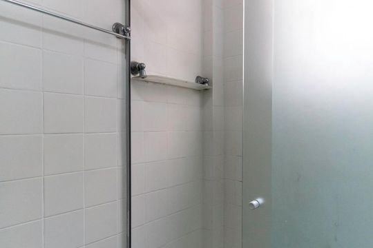 Banheiro de apartamento à venda com 1 quarto, 50m² em Aclimação, São Paulo