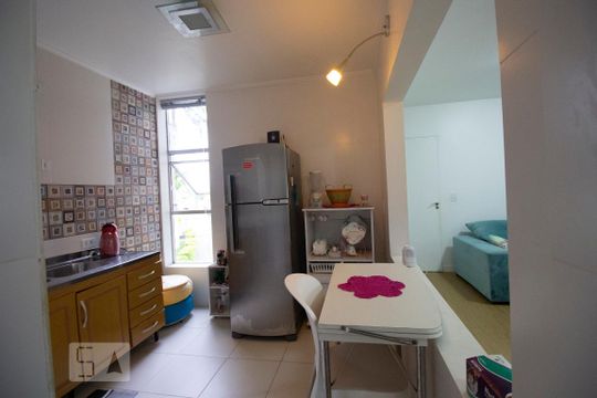 Cozinha de apartamento para alugar com 2 quartos, 68m² em Itacorubi, Florianópolis