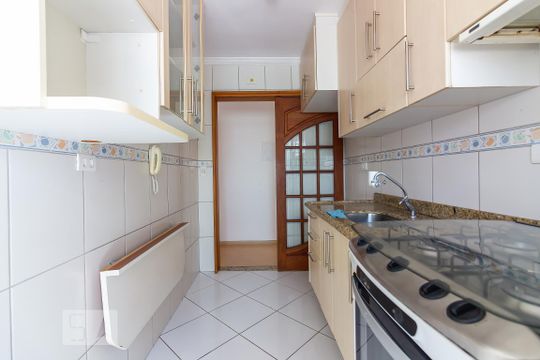 Cozinha de apartamento para alugar com 2 quartos, 60m² em Continental, Osasco