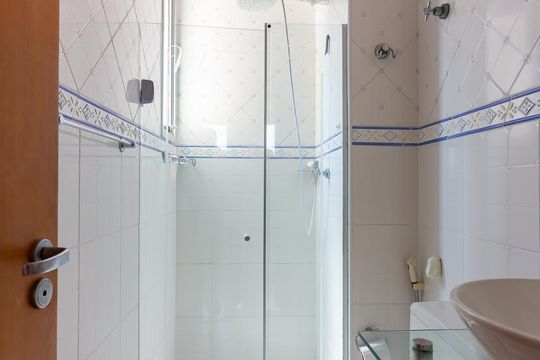 Banheiro de apartamento para alugar com 2 quartos, 60m² em Continental, Osasco