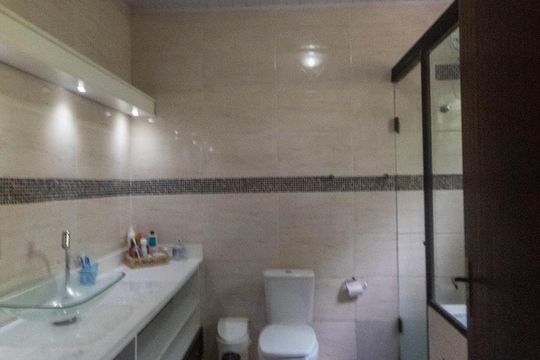 Banheiro da Suíte de casa à venda com 4 quartos, 240m² em São José, Porto Alegre