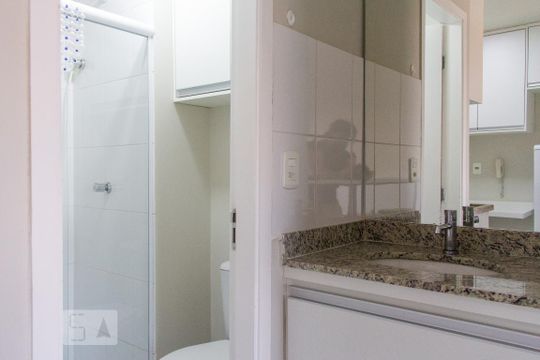 Banheiro de kitnet/studio para alugar com 1 quarto, 25m² em Iguatemi, Ribeirão Preto