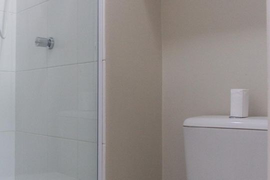 Banheiro de kitnet/studio para alugar com 1 quarto, 25m² em Iguatemi, Ribeirão Preto