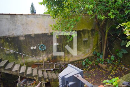 Quintal Fundos de casa à venda com 1 quarto, 175m² em Petrópolis, Porto Alegre