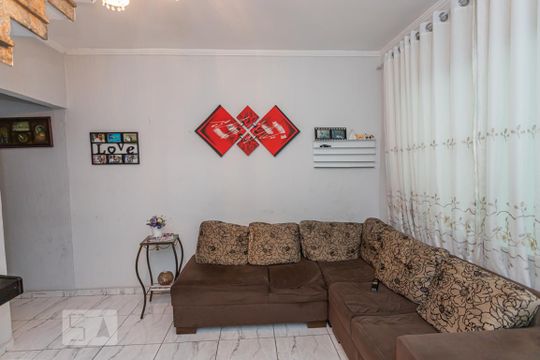 Sala de casa para alugar com 5 quartos, 239m² em Jardim Iva, São Paulo