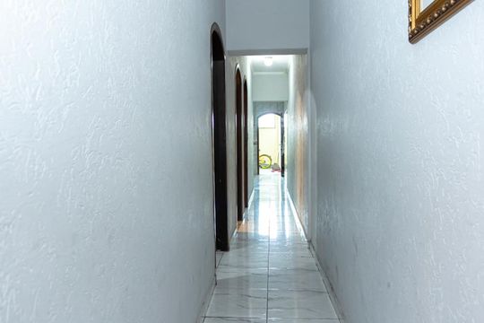 Corredor de casa para alugar com 5 quartos, 239m² em Jardim Iva, São Paulo