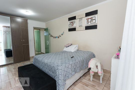 Suite de casa para alugar com 5 quartos, 239m² em Jardim Iva, São Paulo